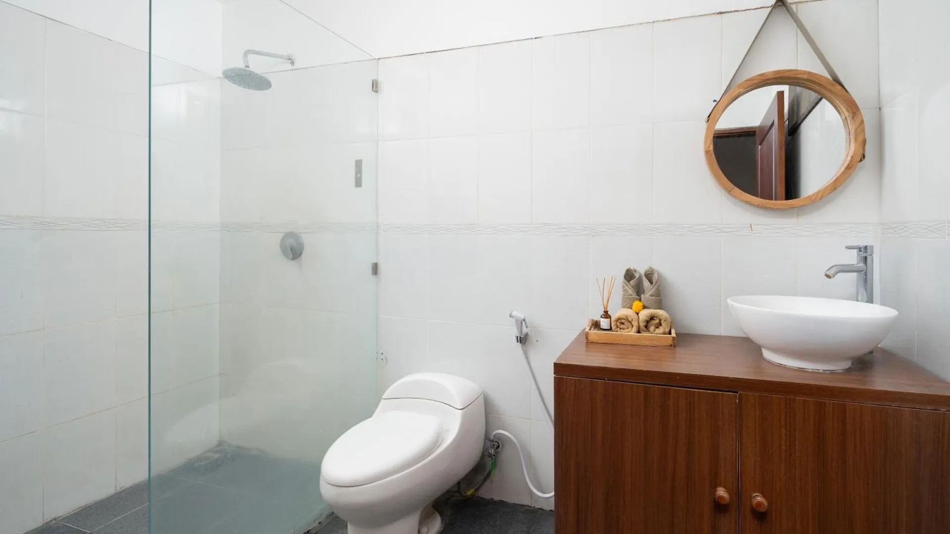 Bali Huis Villa 塞米亚克