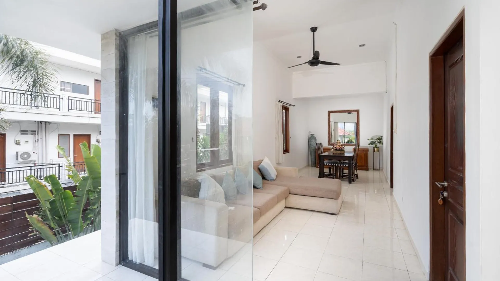 Bali Huis Villa 塞米亚克 0*,